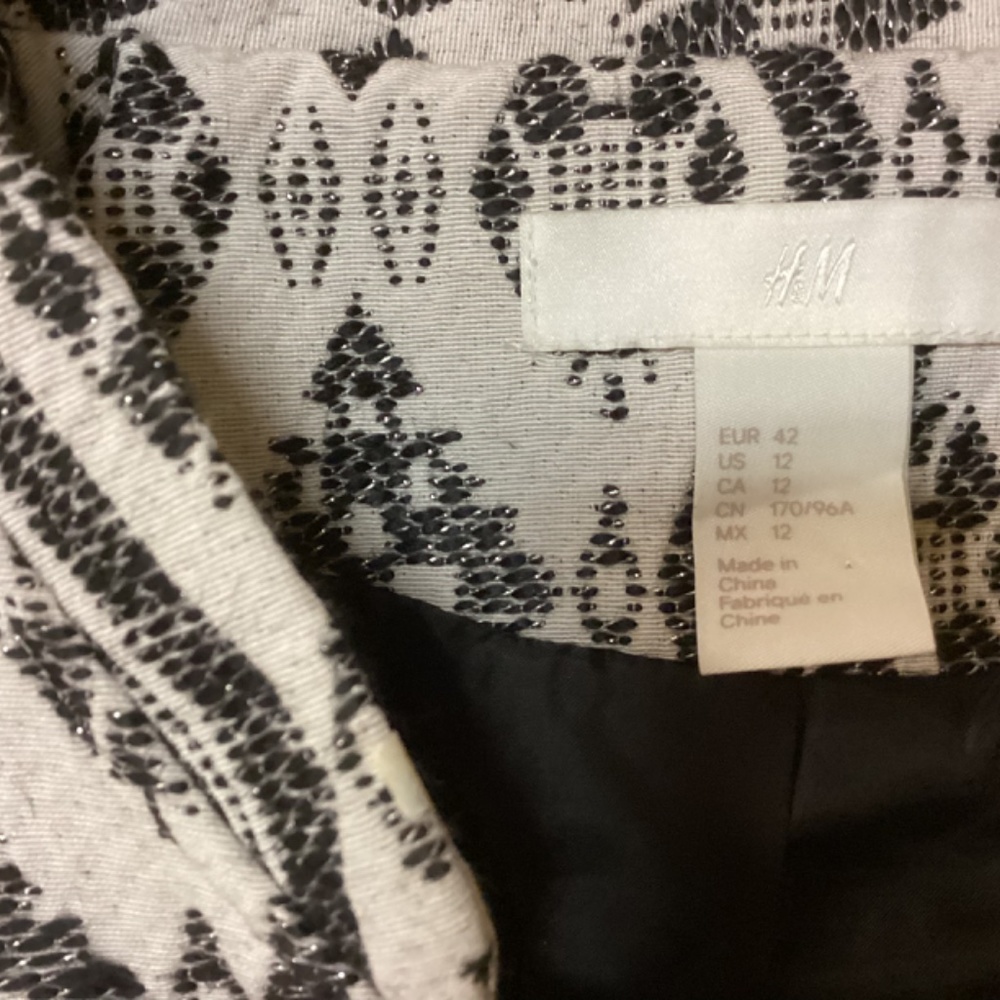 Beautiful jacket - Picture 2 of 3